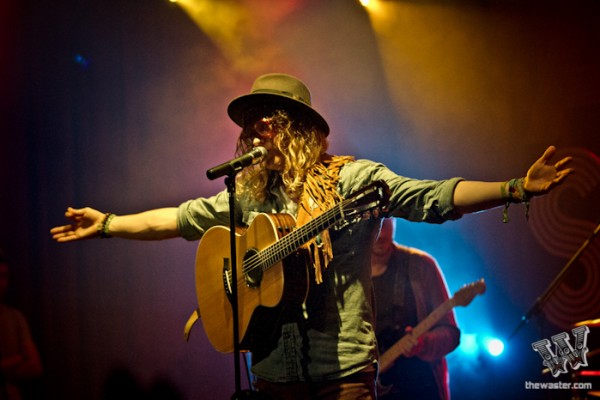 Allen Stone Announces New Acoustic Album, ‘APART’