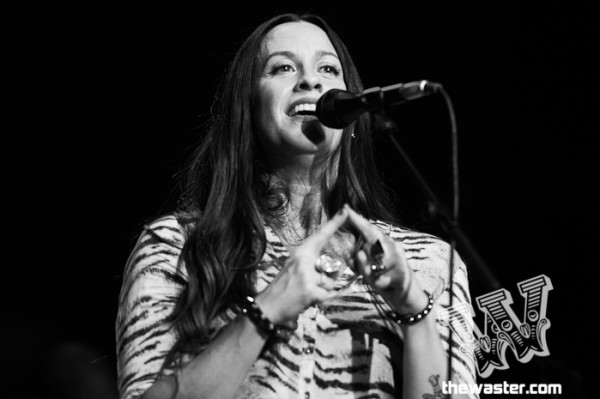 Alanis Morissette Shares New Song, ‘Smiling’