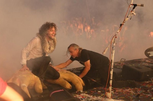 Wayne Coyne’s Laser Hands Stolen!!!!  Authorities closely watching Ebay, and Craigslist Fetish Sections