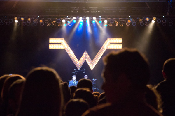 Weezer Covers Metallica’s ‘Enter Sandman’