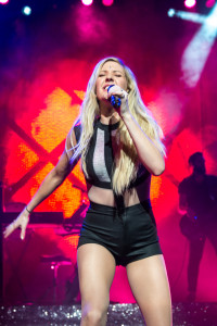 Ellie Goulding Waster-2