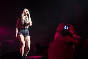 Ellie Goulding Waster-4