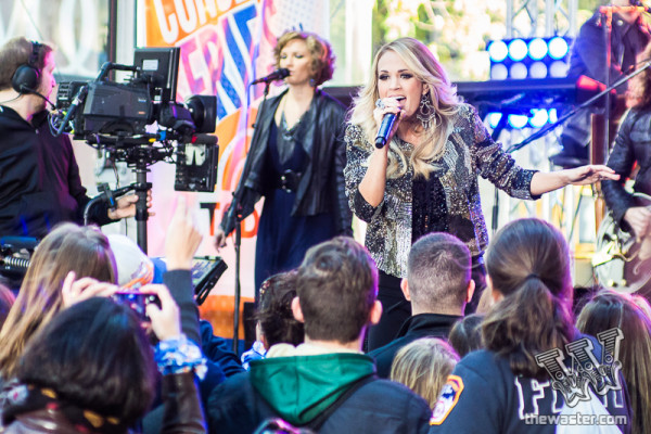 Carrie Underwood 10.23.15 TODAY Plaza NYC