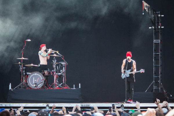 Twenty One Pilots Share Video for ‘Nico and the Niners’