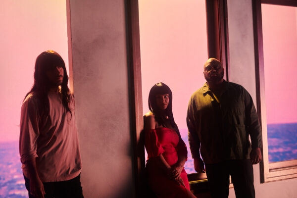 Khruangbin Share New Song “PON PÓN”