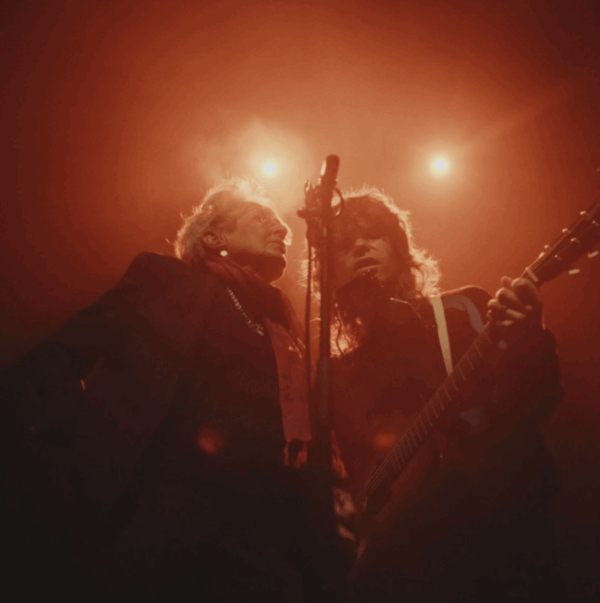 Jesse Welles Shares “No Kings (Feat. Joan Baez)”